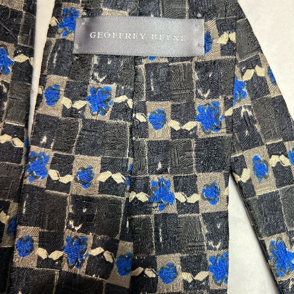 Geoffrey Beene 100% Silk Geometric Black and Blue Tie - Picture 3 of 3